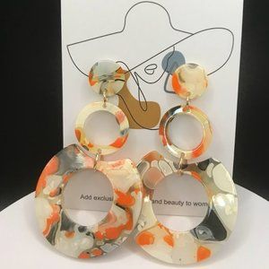 NWT Hollow Round Shape Colorful Pattern  Elegant Dangle Earrings